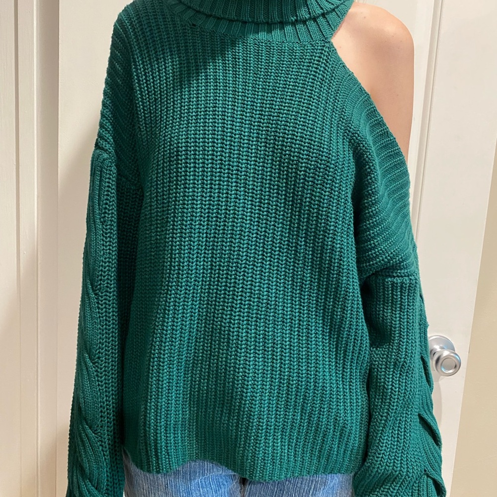 New Beautiful Aqua sweater off the shoulder, emerald green L size
